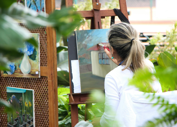 数字背后是14亿人的呼吸与共,{31省份新增确诊33例} F