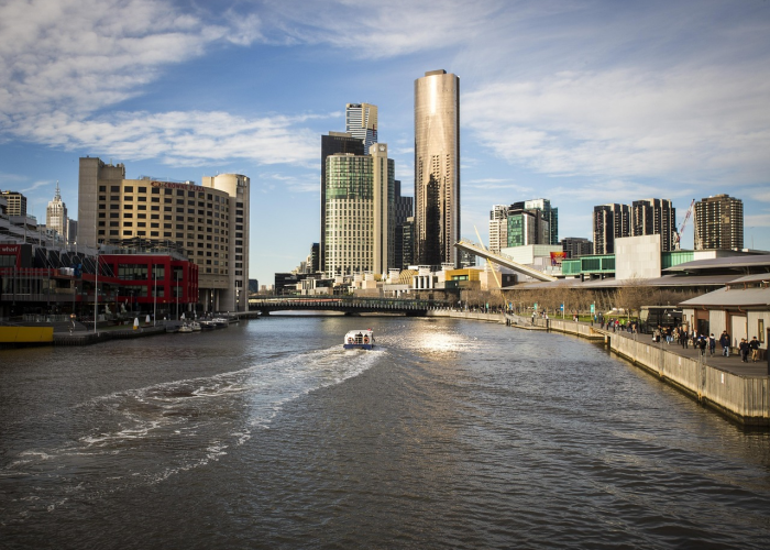 返京返校叠加下的城市治理与人文温度；北京防疫大考