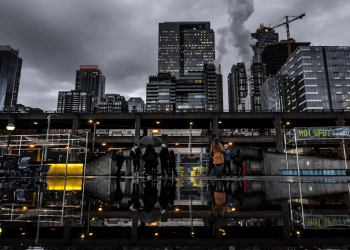 [31省份疫情星火与防控长城的角力]；85例本土确诊背后